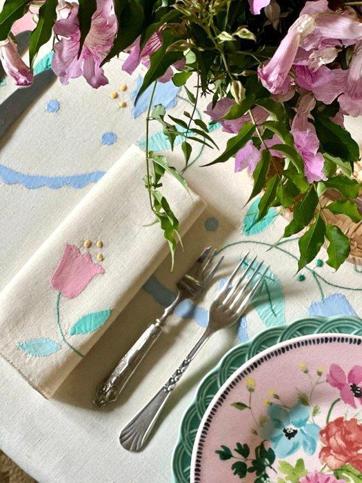 Tafelkleed en 8 handgeborduurde linnen servetten uit Madeira, Antiek en Kunst, Kunst | Designobjecten