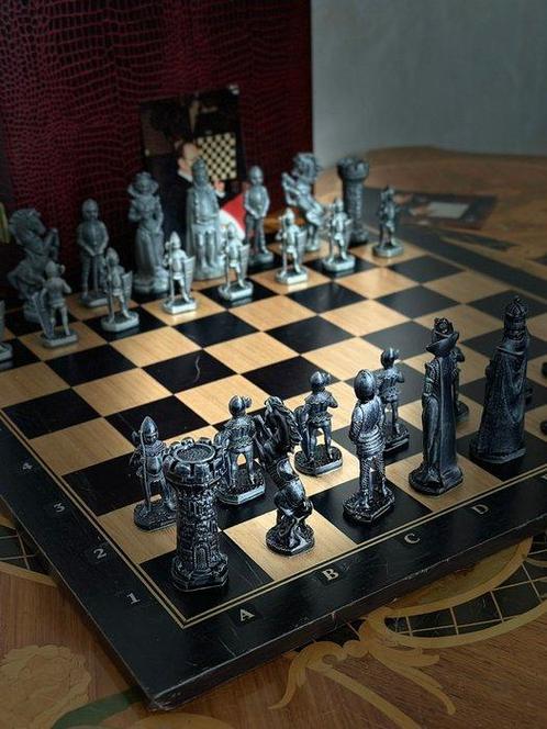 Schaakspel - Mittelalterliches Schachspiel mit 32, Antiek en Kunst, Curiosa en Brocante
