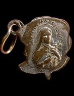 Mysterieuze kleine reliquiariehanger in gotische stijl, in