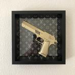 Rob Van More (XX) - Golden war on Louis Vuitton S edition, Antiek en Kunst