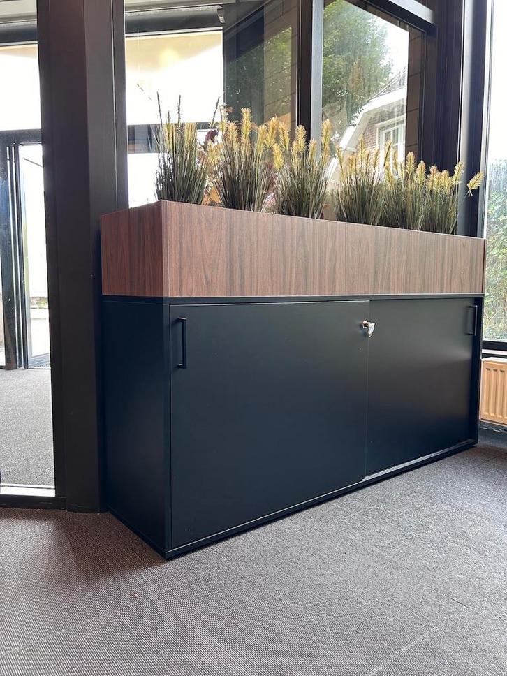 Schuifdeurkast inclusief plantenbak | Houtgroep 2, Zakelijke goederen, Kantoor en Winkelinrichting | Kantoormeubilair en Inrichting