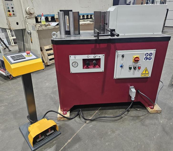 EBR METAL HYDRAULISCHE HORIZONTALE-PERS HPZ 30, Zakelijke goederen, Machines en Bouw | Metaalbewerking, Ophalen