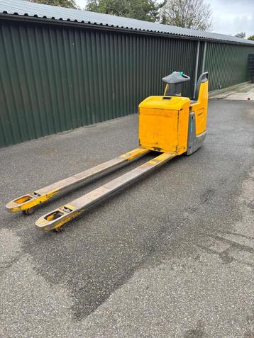 Jungheinrich ERE 225 elektrische pallettruck lange lepels beschikbaar voor biedingen