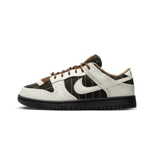 Nike Dunk Low LX Brogue Pinstripe - maat 45 (Sneakers), Kleding | Dames, Schoenen, Sneakers of Gympen, Nieuw, Verzenden