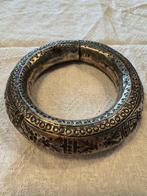 Antiek etnisch rasselarmband – zorgvuldig gepuncht –