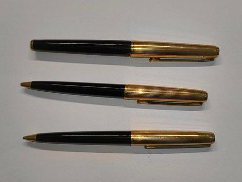 Pelikan - 30 Rolled Gold triple set with leather case -, Verzamelen, Pennenverzamelingen