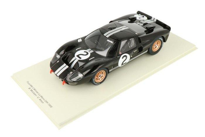 Spark 1:18 - Model raceauto - Ford GT40 Le Mans 24h Winner, Hobby en Vrije tijd, Modelauto's | 1:5 tot 1:12
