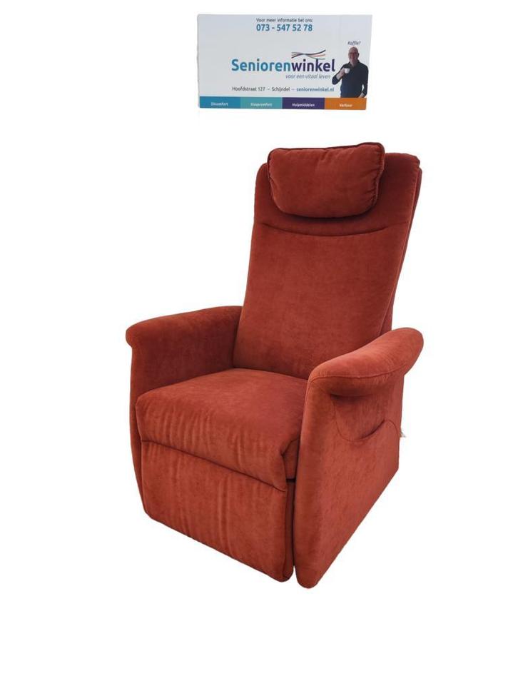 Fitform Wellness Sta- Op en relax stoel in een rode stof, Huis en Inrichting, Fauteuils, Minder dan 75 cm, Gebruikt, 50 tot 75 cm