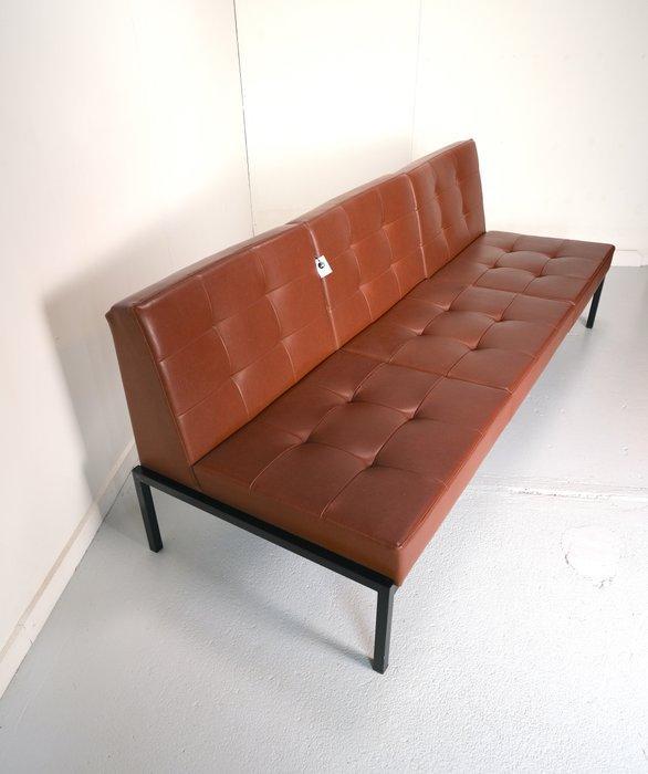 Airborne International - Joseph Andre Motte - Bank - Leder -, Antiek en Kunst, Antiek | Meubels | Stoelen en Banken