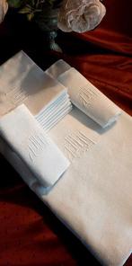 Tafelkleed met monogram, inclusief zijn/haar 10 servetten -