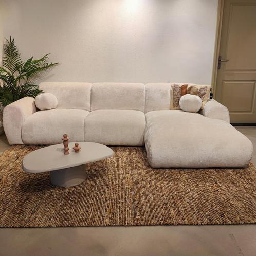 Mooddi Hoekbank Nova Beige van €1999 voor €1499!!, Huis en Inrichting, Banken | Bankstellen, 300 cm of meer, 150 cm of meer, Hoekbank