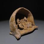 Colima, West-Mexico Terracotta Huismodel met twee personen.