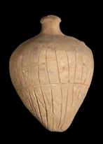 Byzantijns Keramiek Handgranaat met lineaire decoratie