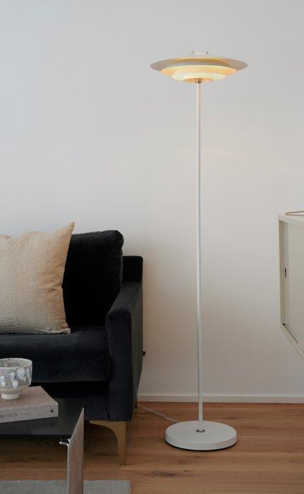 Nordlux - Kåre Bækgård - Staande lamp - Nordlux Bretagne, Antiek en Kunst, Antiek | Lampen