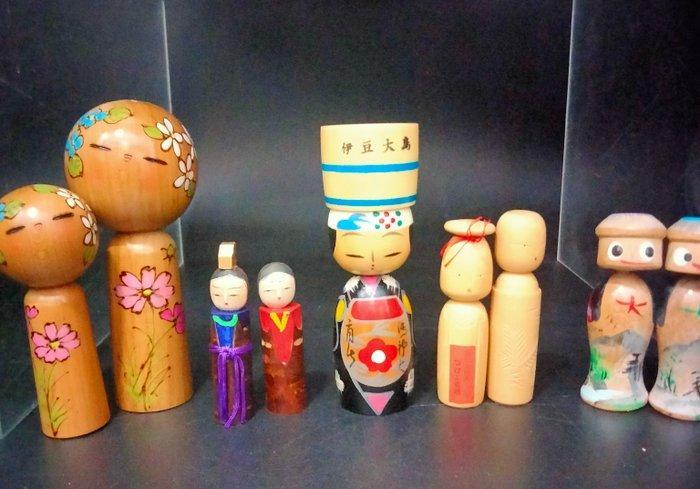 Vijftien vintage kokeshi (volkskunst) - Hout - verschillende, Antiek en Kunst, Curiosa en Brocante