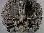 Statue of Thousand-Armed Kwan Yin (Guanyin) – Seated on, Antiek en Kunst