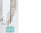 Ruimtebesparende spiltrap voor een trapgat van 125 bij 65 cm