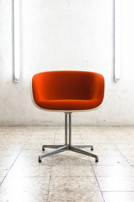 Vitra - Charles & Ray Eames, Alexander Girard - Stoel - La, Antiek en Kunst, Kunst | Designobjecten