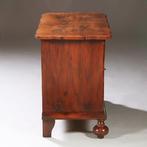 Olijfhouten orgelgebogen commode rondom geschulpt ca 1715 No, Ophalen of Verzenden