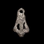 Viking periode Brons beautiful (white) bronze dragon foot