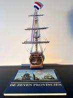 Modelschip (2) - Doorsnede van 7 Provinciën scheepsmodel met, Nieuw