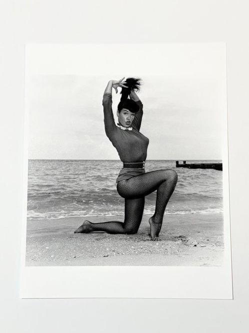 Bunny Yeager (1929-2014) - Pin-up Bettie Page in Key, Antiek en Kunst, Kunst | Schilderijen | Modern