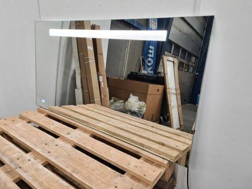 Spiegel 135 x 70 cm met verlichting en klokje, Doe-het-zelf en Verbouw, Sanitair, Overige typen, Nieuw, Glas, Ophalen of Verzenden
