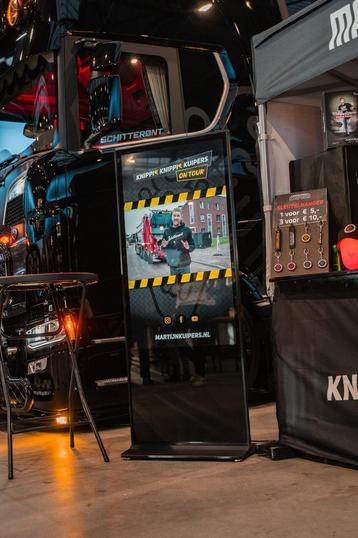 55” interactieve schermen huren – luxe eyecatcher beschikbaar voor biedingen