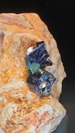 Azuriet & malachiet Kristallen op matrix - Hoogte: 14 cm -