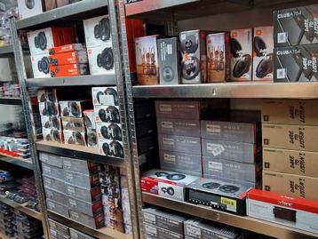 Magazijn-Opruiming van Subwoofers, Speakers, Versterkers beschikbaar voor biedingen