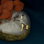 Bicolor gouden broche met robijn en diamant | 0,06 ct., Sieraden, Tassen en Uiterlijk, Broches, Gebruikt, Overige kleuren, Ophalen of Verzenden