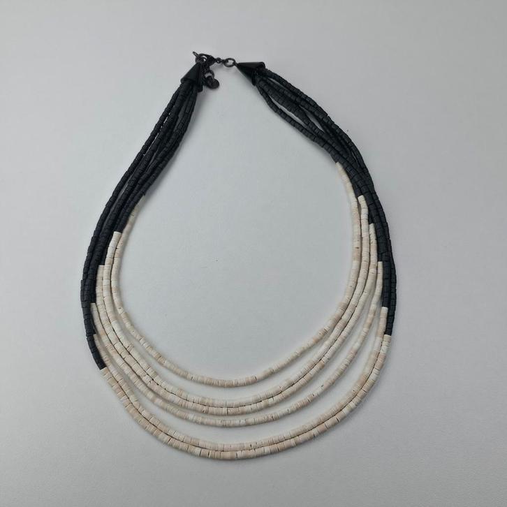 Opvallende zwart-crème multistrand ketting, Sieraden, Tassen en Uiterlijk, Kettingen, Overige kleuren, Nieuw, Overige materialen