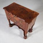Kleine wortelnoten kruisvoet commode ca 1715  mooie patina N, Ophalen of Verzenden
