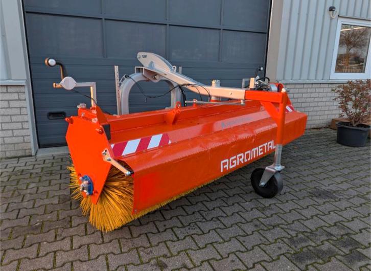 Veegmachine 280 cm | Agrometall (front of achter) rolbezem, Zakelijke goederen, Agrarisch | Werktuigen, Akkerbouw, Bollenteelt