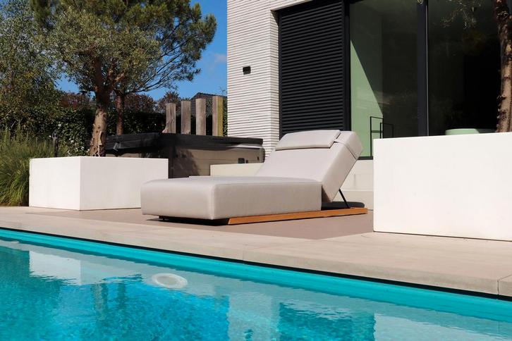 Flow Lio daybed Graumel chalk met teakhouten frame |, Tuin en Terras, Tuinsets en Loungesets, Ophalen of Verzenden