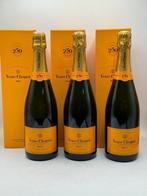Veuve Clicquot, 250 ans - Champagne Brut - 3 Flessen (0.75, Nieuw