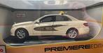 Maisto 1:18 - Modelauto - Mercedes-Benz E-Klasse Taxi -, Nieuw
