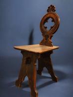 Antiker neugotischer Brettstuhl aus Eiche – ca. 1880–1920 –, Antiek en Kunst