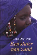 Een sluier van zand 9789028423442 Wiljo Oosterom, Boeken, Romans, Verzenden, Gelezen, Wiljo Oosterom