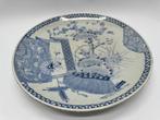 Oud Imari aardewerk blauw en wit rond bord, landschap -