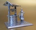 Vrouw met emmer bij waterput, 1980 - Miniatuur figuur - .835
