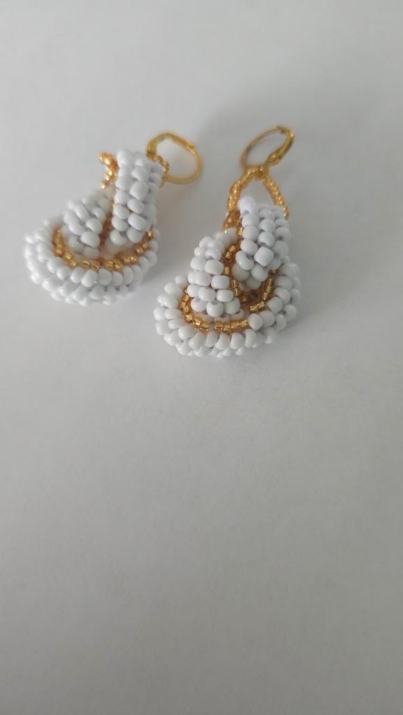 Handgemaakte oorbellen van echt glas – wit &amp; goud –, Sieraden, Tassen en Uiterlijk, Antieke sieraden, Ophalen of Verzenden