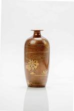 A fine lacquer sake bottle with makiè and nashiji with
