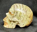Menselijk schedel, met de hand uit jaspis kristal gesneden,
