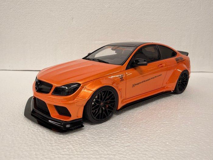 GT Spirit 1:18 - Modelauto - Mercedes-AMG C63 Coupé Liberty, Hobby en Vrije tijd, Modelauto's | 1:5 tot 1:12