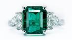 4.18 Cts Vivid Green Emerald (Zambia) - 0.62 Cts Diamond -
