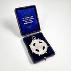 Insigne Victorian boxed sterling silver medal in form of, Antiek en Kunst