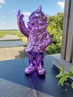 Beeld, naughty purple gnome with middle finger - 30 cm -