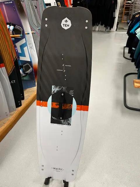 TEN The Mark V2 - 140x43 (nieuw, 2e kans), Watersport en Boten, Kitesurfen, Ophalen of Verzenden