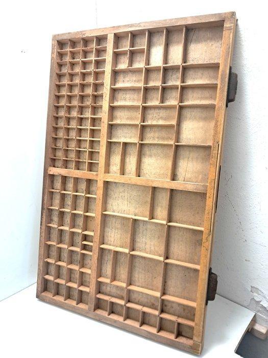 Vitrinekast - Printers tra - Hout - 83x 53 cm, Antiek en Kunst, Antiek | Wandborden en Tegels